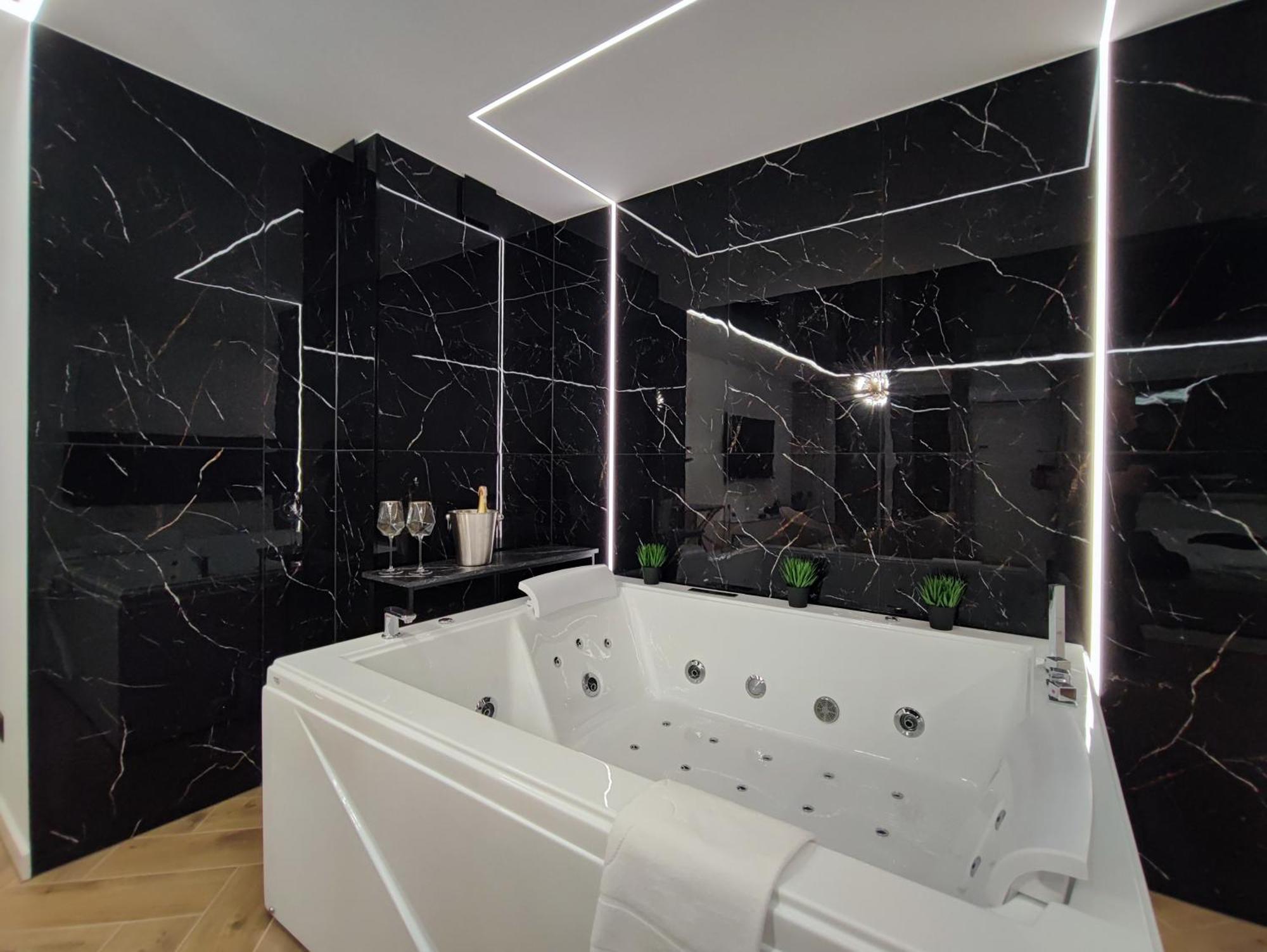 Apartament Z Jacuzzi Na Wylacznosc Dolina Baryczy Zmigrod ภายนอก รูปภาพ