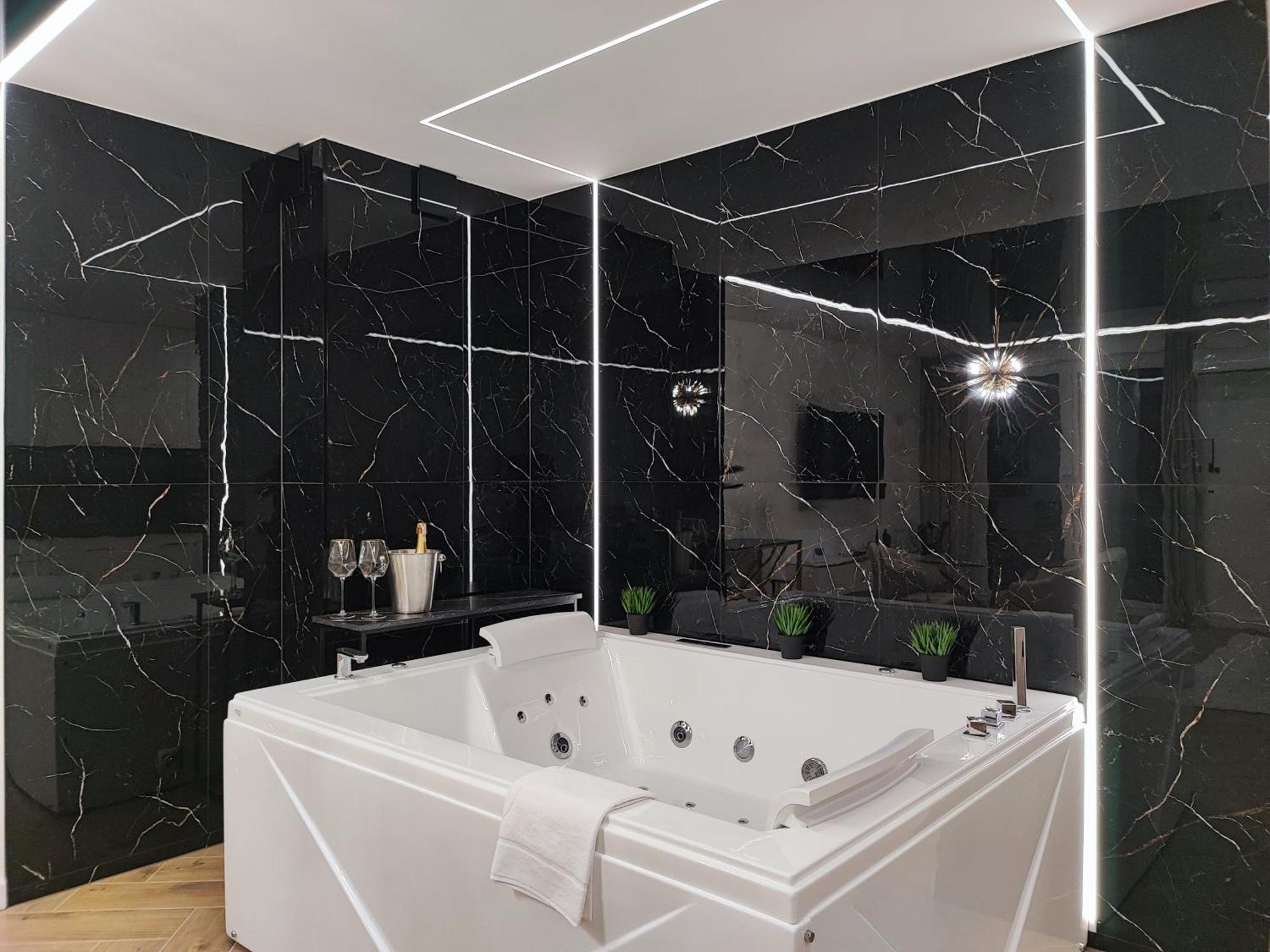 Apartament Z Jacuzzi Na Wylacznosc Dolina Baryczy Zmigrod ภายนอก รูปภาพ